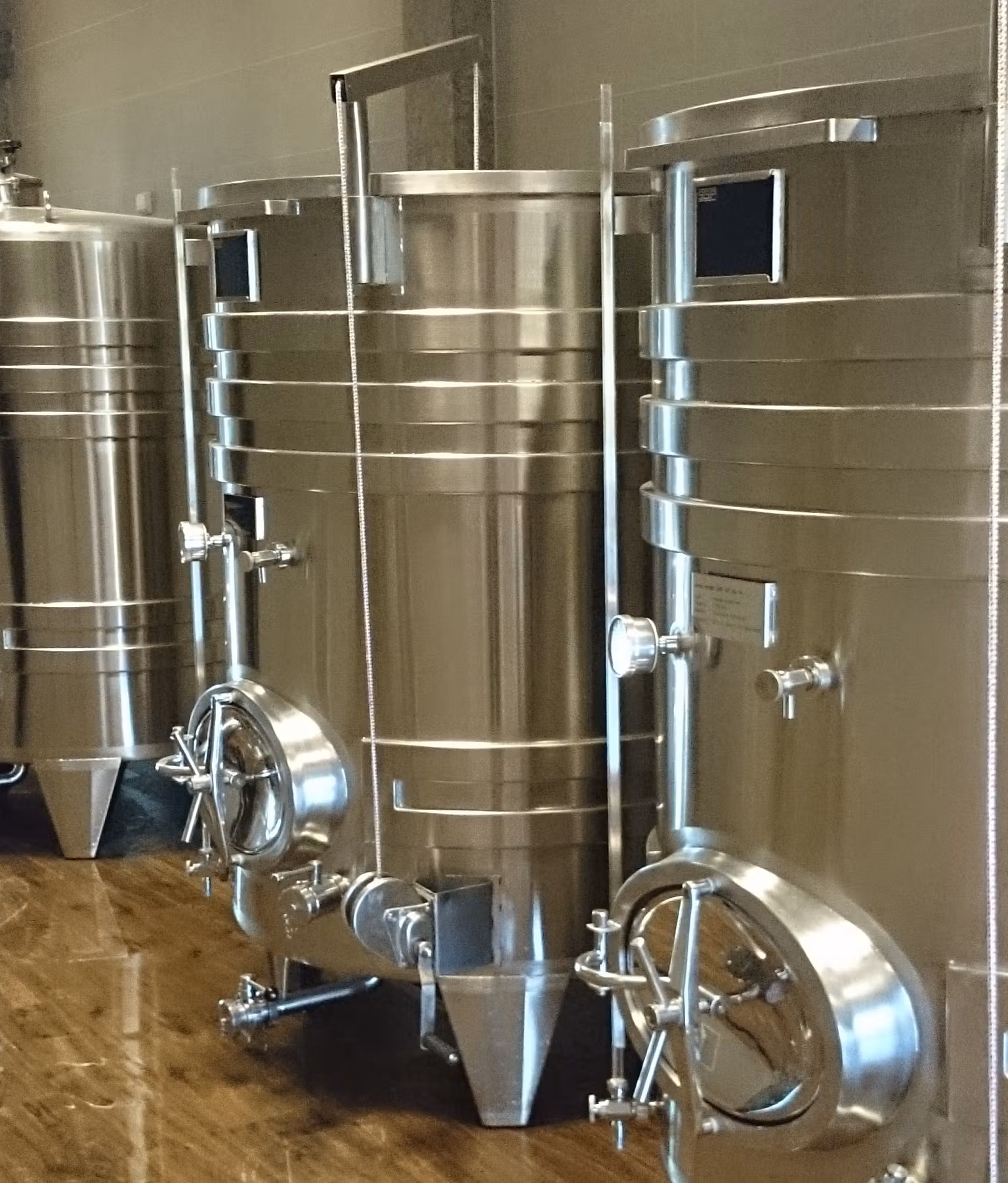 stainless steel tanks - image of scotchbrite finish variable capacity tanks